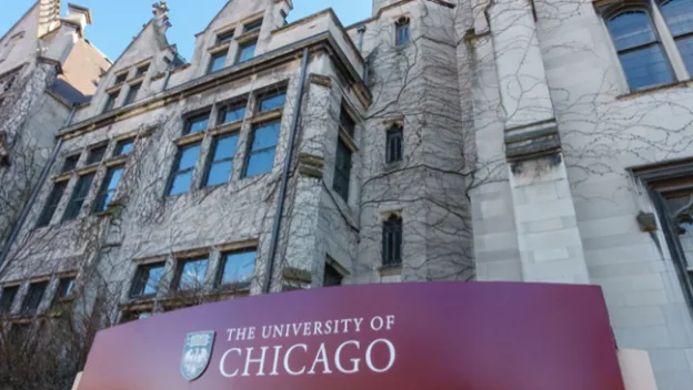 The University of Chicago sign in front of a stone campus building